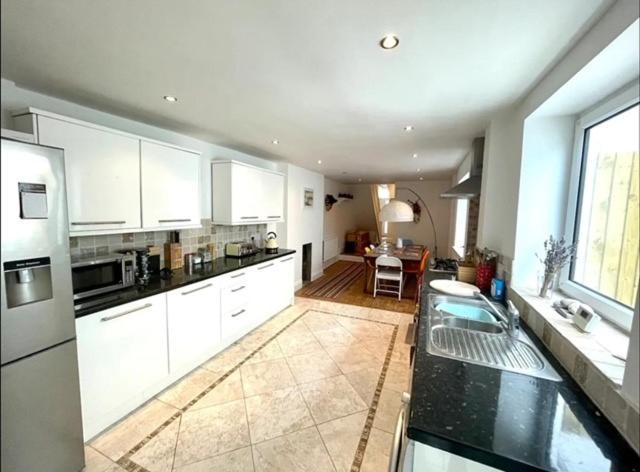*Family Home In Mumbles. Close To The Beach* المظهر الخارجي الصورة